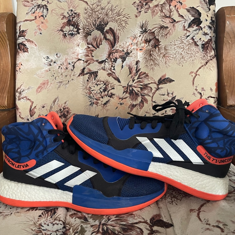 Kristaps Porzingis basketball shoes